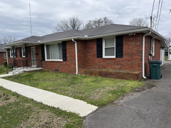 207 Elmwood Dr , Lebanon, TN 37087