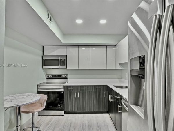 501 Three Islands Blvd, Unit 518, Hallandale Beach, FL 33009