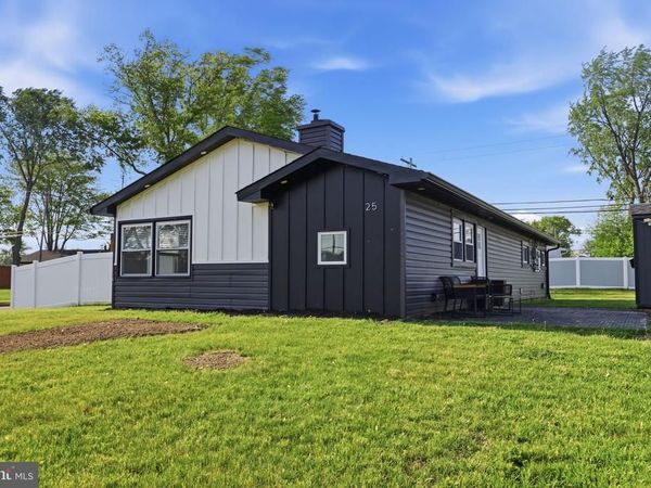 25 GUN ROAD, LEVITTOWN, PA 19057