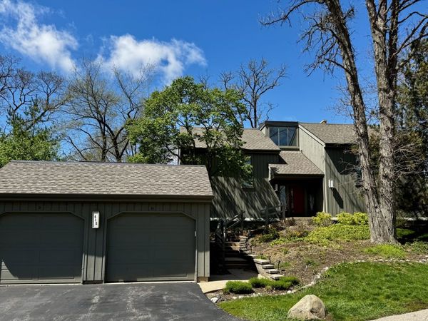 412 Deer Trail Hill, Unit B, Lake Barrington, IL 60010