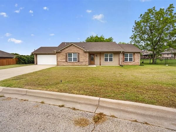 505 E 5th Street, Springtown, TX 76082