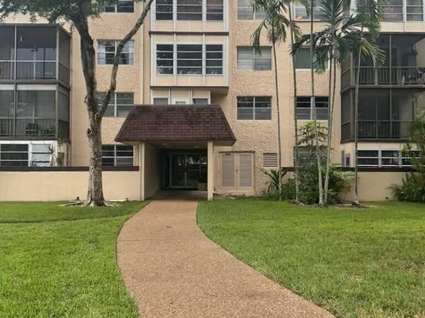 7300 NW 17th Street, Unit 320, Plantation, FL 33313