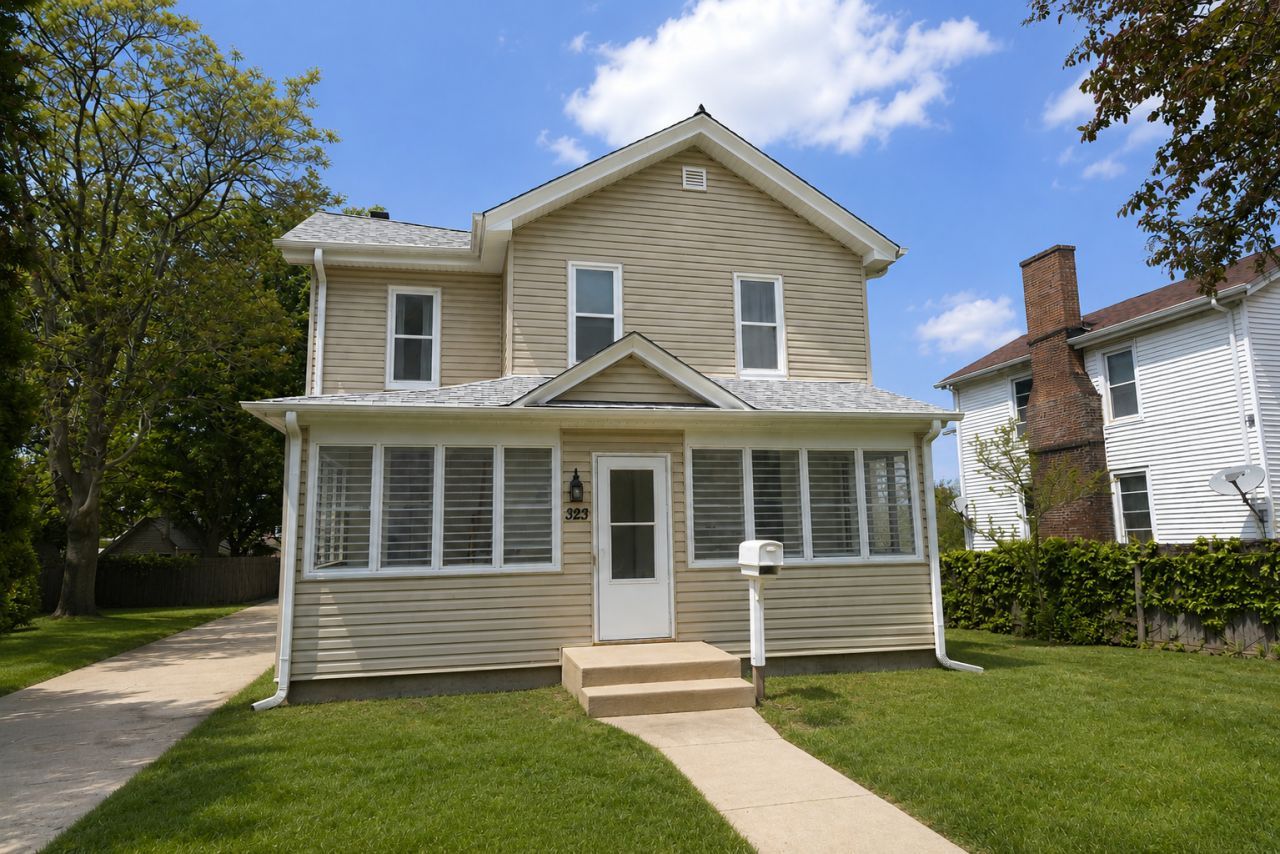 323 S Broadway Avenue, Aurora, IL 60505 Main Photo