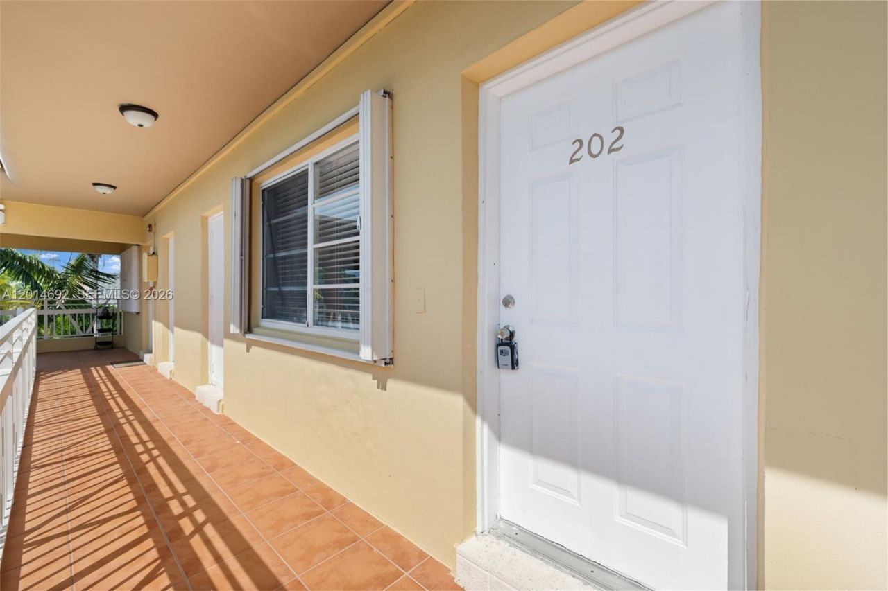 7333 Gary Ave , Unit 202, Miami Beach, FL 33141 Photo