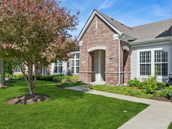 2682 Avondale Circle, Naperville, IL 60564
