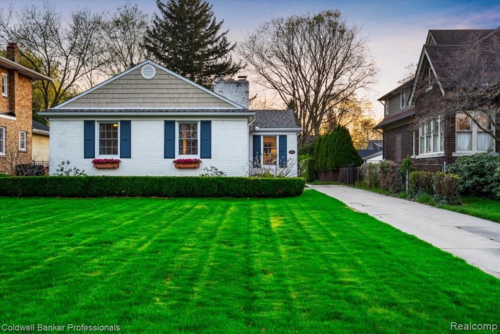 631 Washington Road, Grosse Pointe, MI 48230 Main Photo