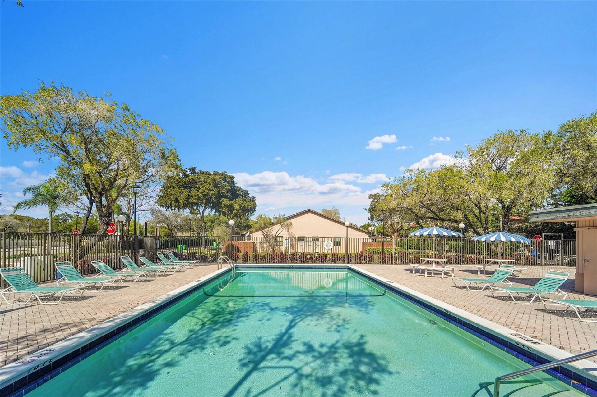 2698 N Nob Hill Road, Sunrise, FL 33322 Photo