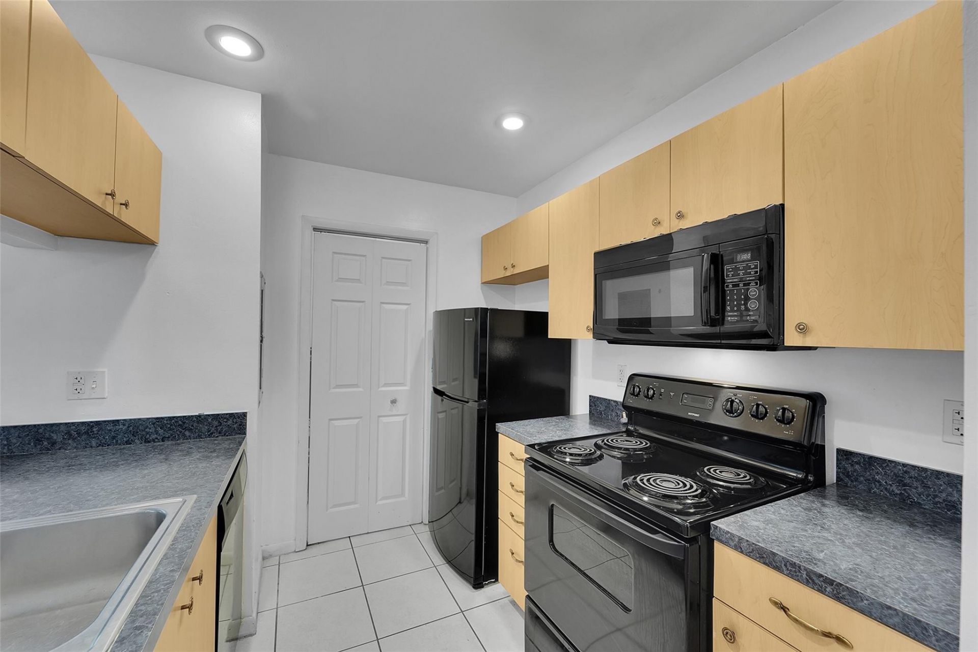 2698 N Nob Hill Road, Sunrise, FL 33322 Photo