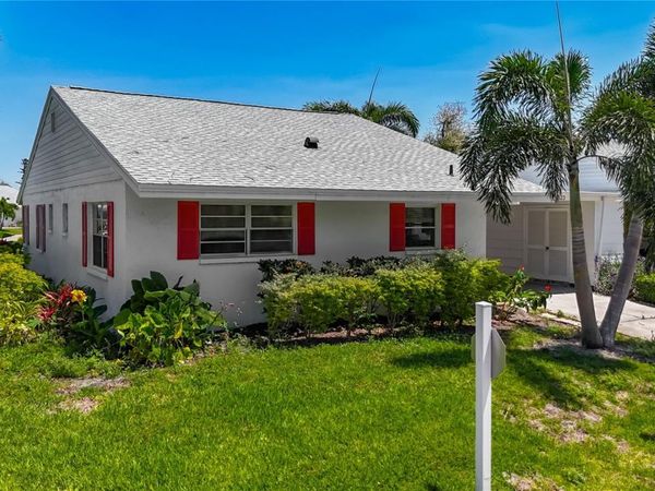 4523 W INDEPENDENCE DRIVE , BRADENTON, FL 34210