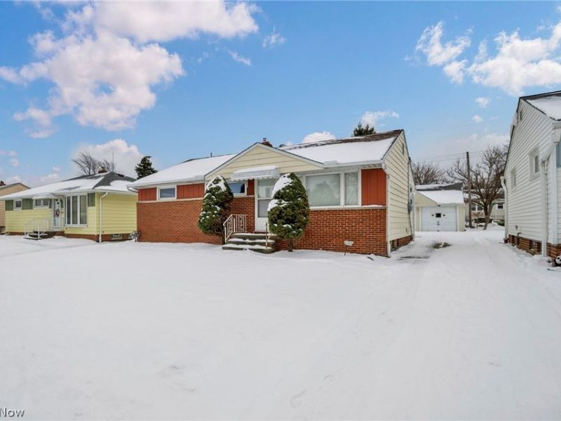 3323 Dellwood Drive , Parma, OH 44134 Photo 3