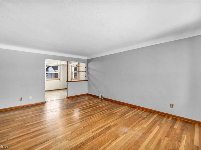 3323 Dellwood Drive , Parma, OH 44134 Photo 4