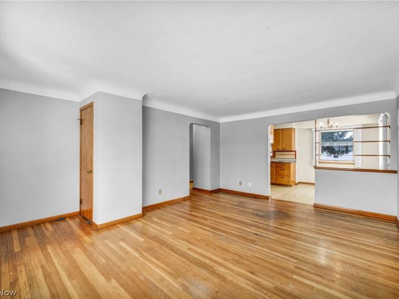 3323 Dellwood Drive , Parma, OH 44134 Photo 5