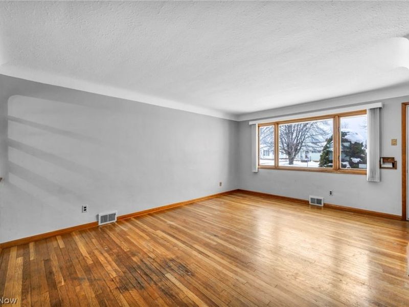 3323 Dellwood Drive , Parma, OH 44134 Photo 7
