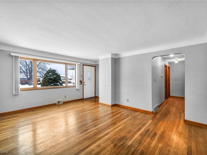 3323 Dellwood Drive , Parma, OH 44134 Photo 8