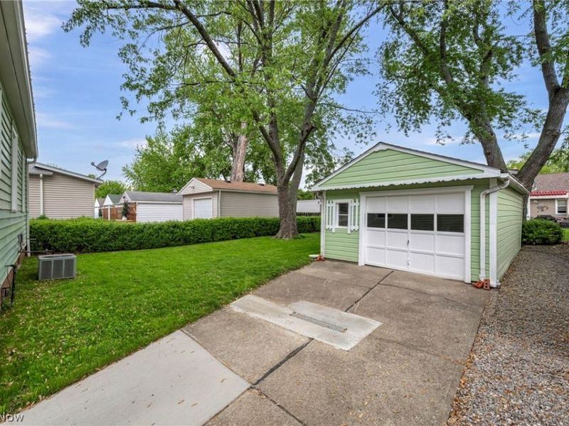391 E 324th Street, Willowick, OH 44095 Photo 32