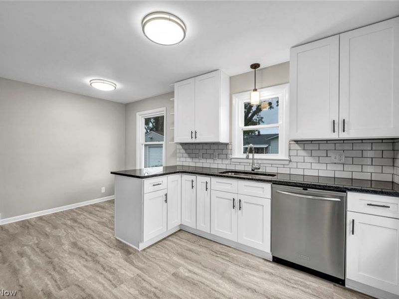 391 E 324th Street, Willowick, OH 44095 Photo 8