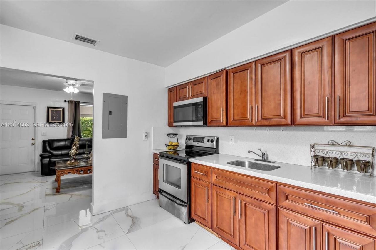 2222 NW 105th St , Miami, FL 33147 Photo
