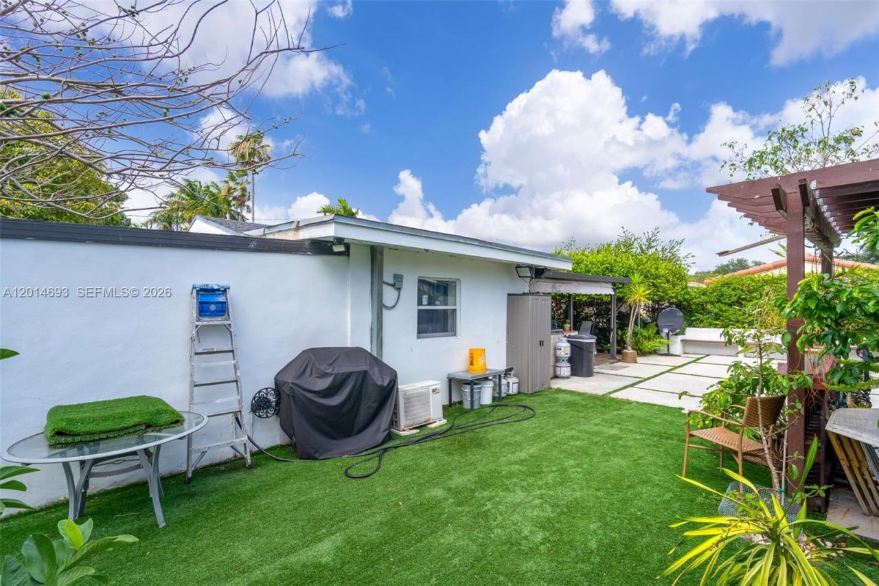 2222 NW 105th St , Miami, FL 33147 Photo