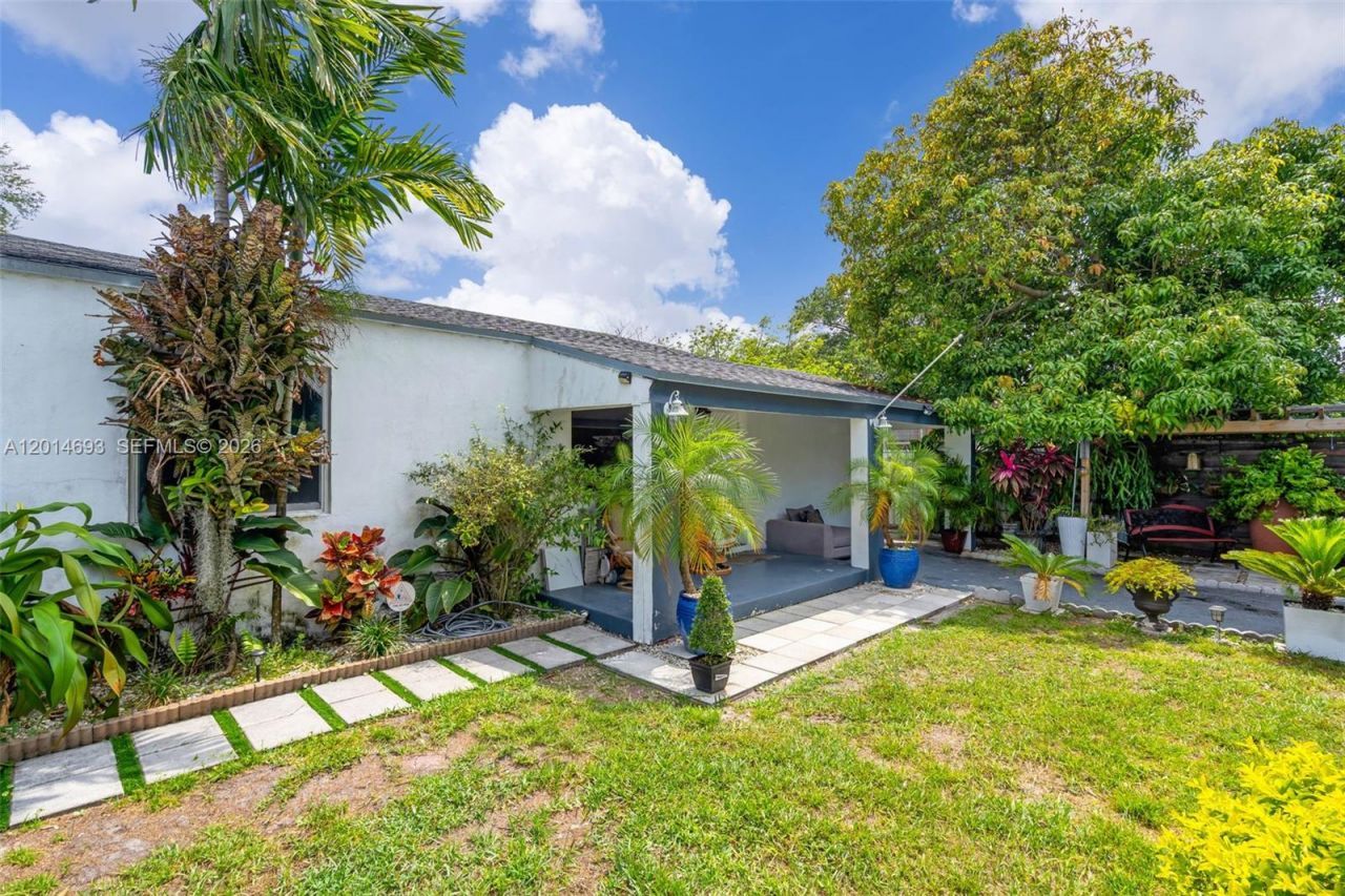 2222 NW 105th St , Miami, FL 33147 Photo