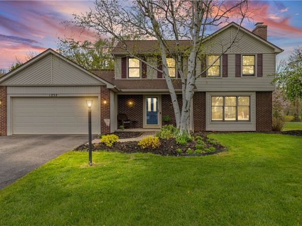 1252 Hardwood Lane , Webster, NY 14580