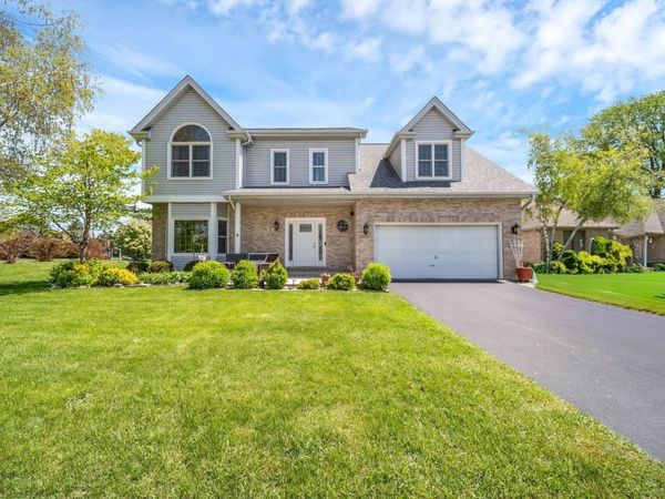 5 Deeke Court , Roselle, IL 60172
