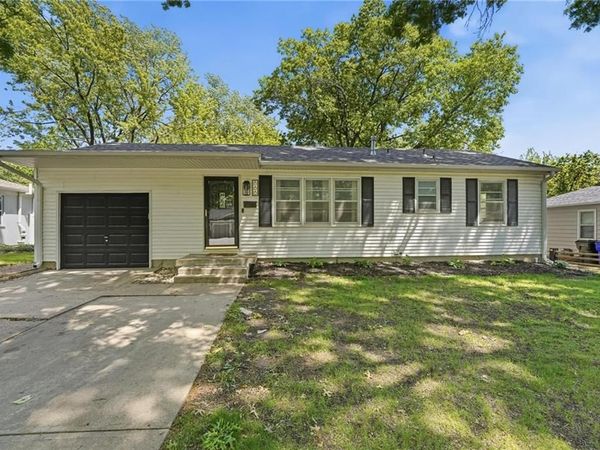 866 S Sheridan Circle, Olathe, KS 66061