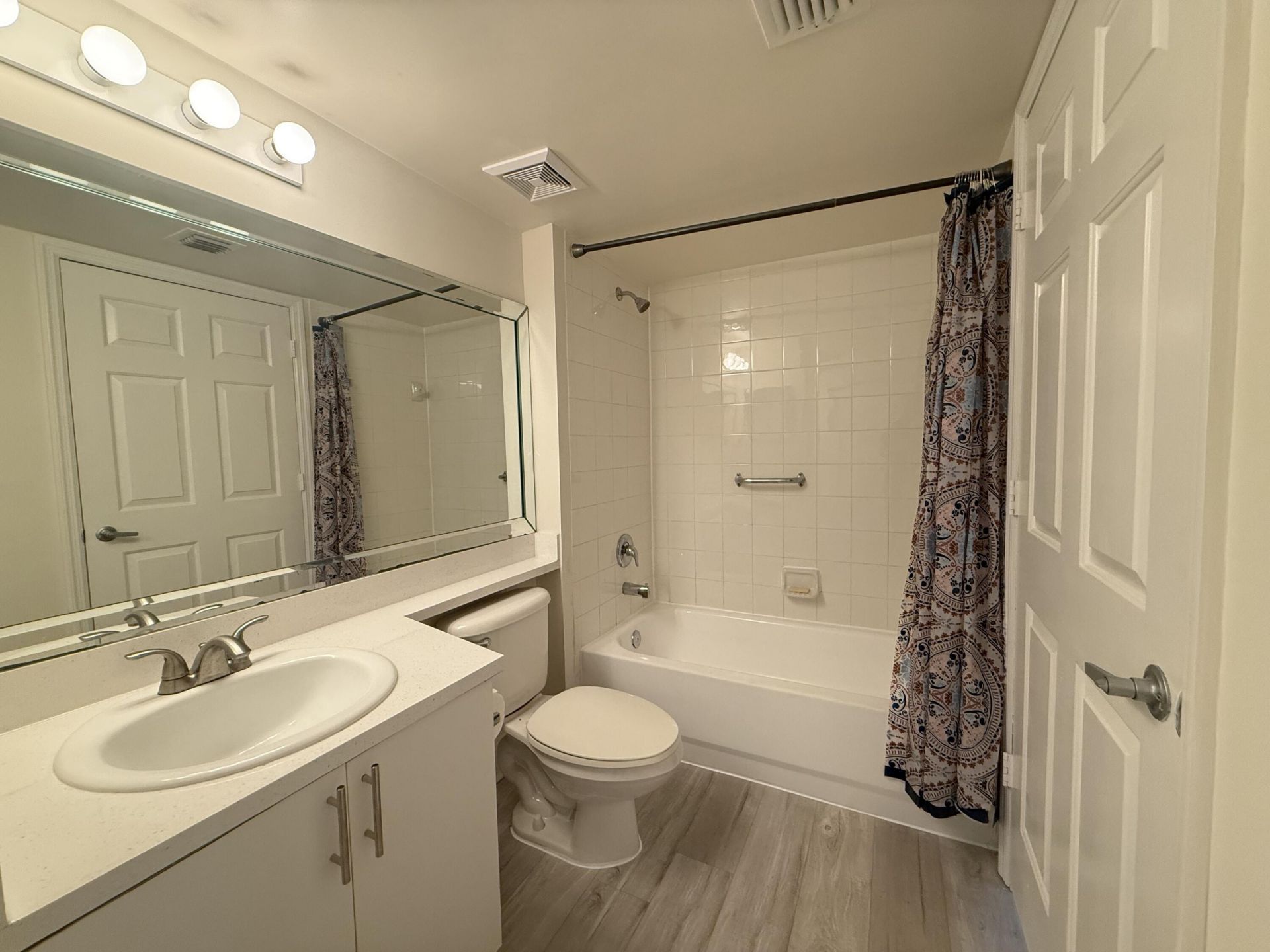 284 Village Boulevard, Unit 9110, Tequesta, FL 33469 Photo