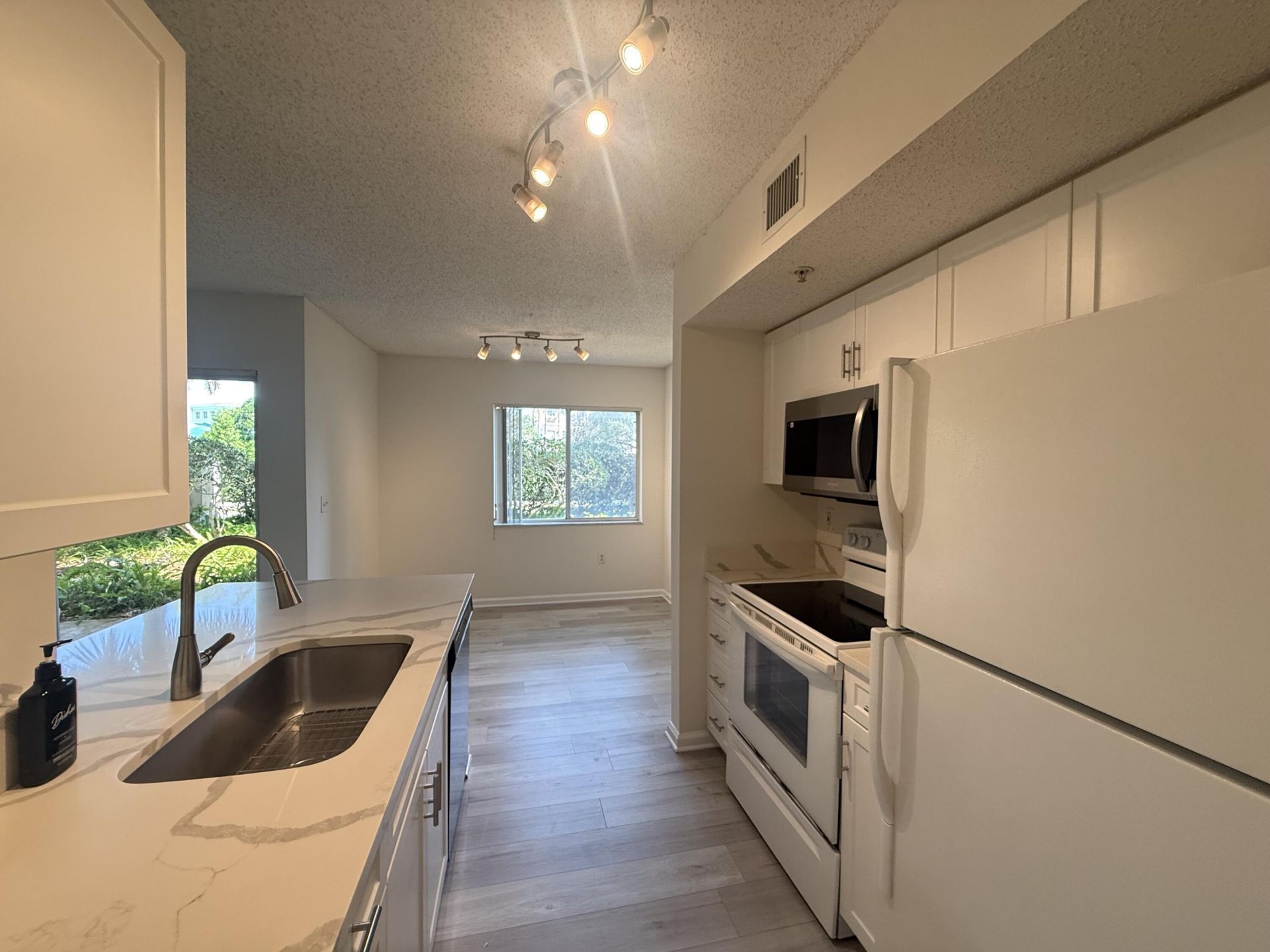 284 Village Boulevard, Unit 9110, Tequesta, FL 33469 Photo