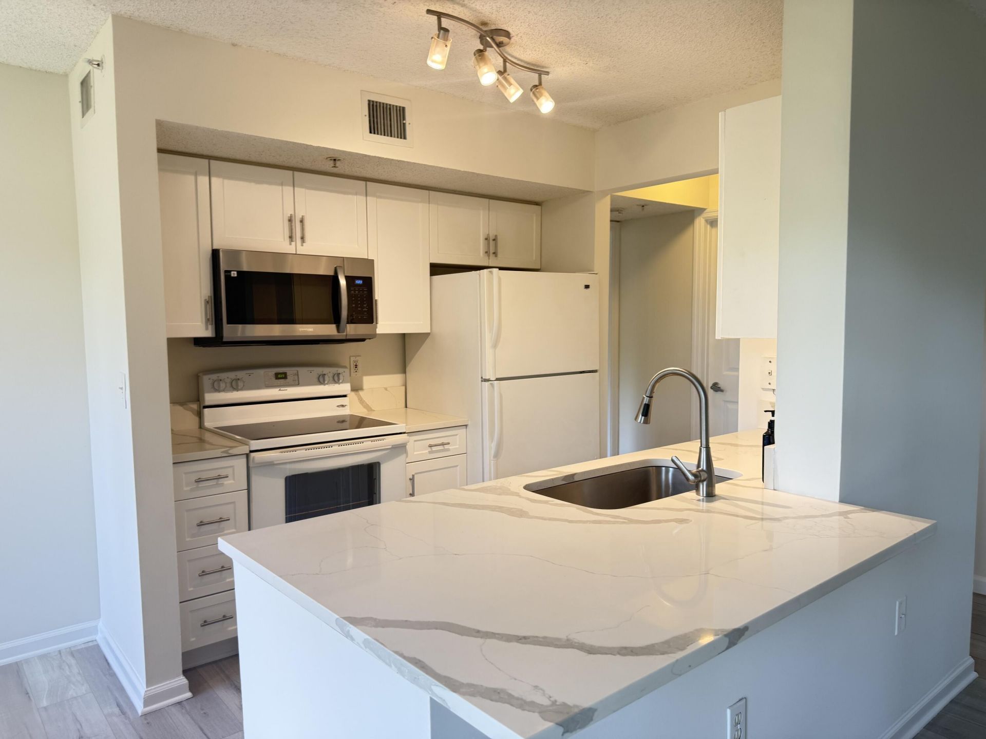 284 Village Boulevard, Unit 9110, Tequesta, FL 33469 Photo