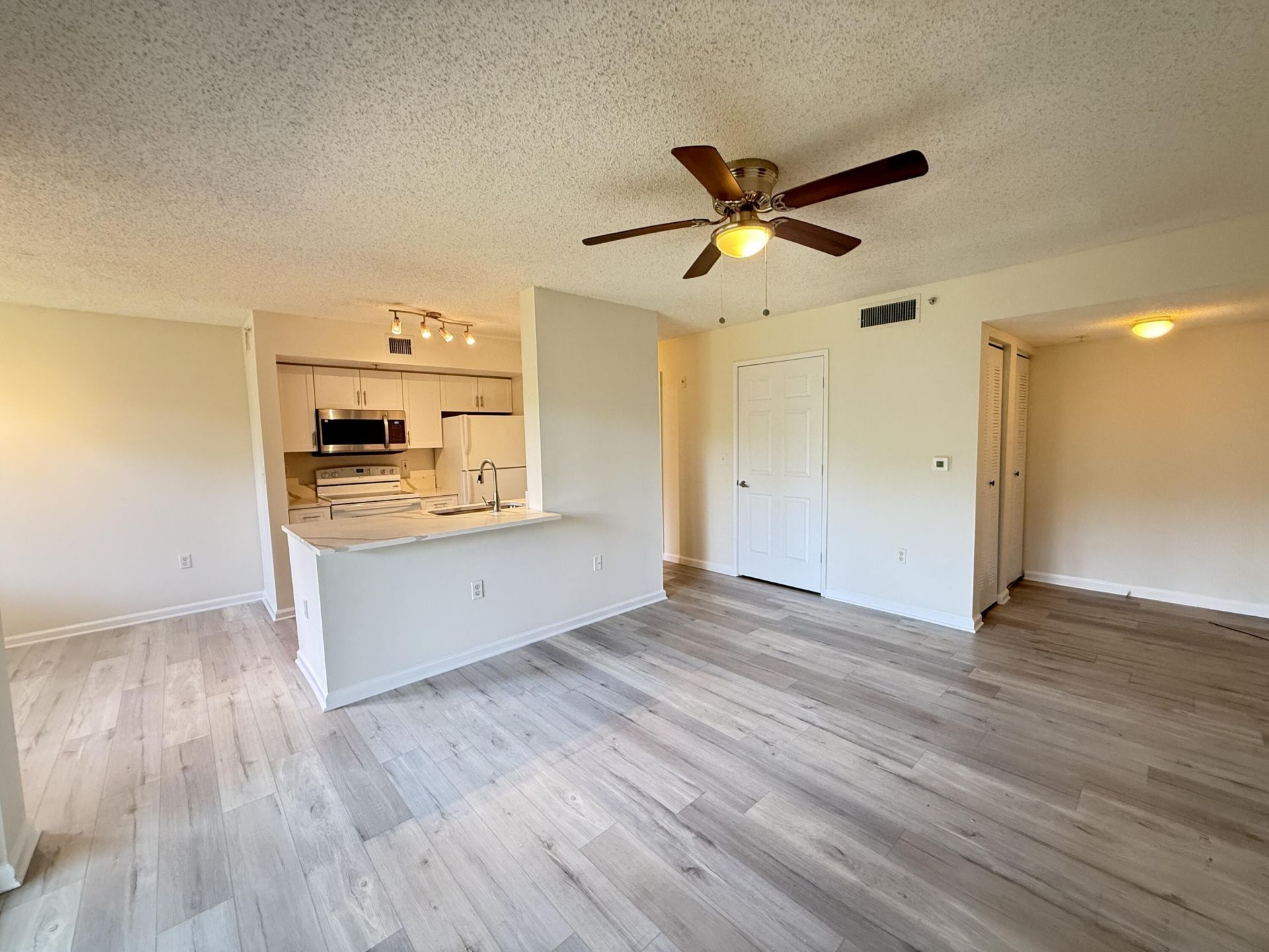 284 Village Boulevard, Unit 9110, Tequesta, FL 33469 Photo