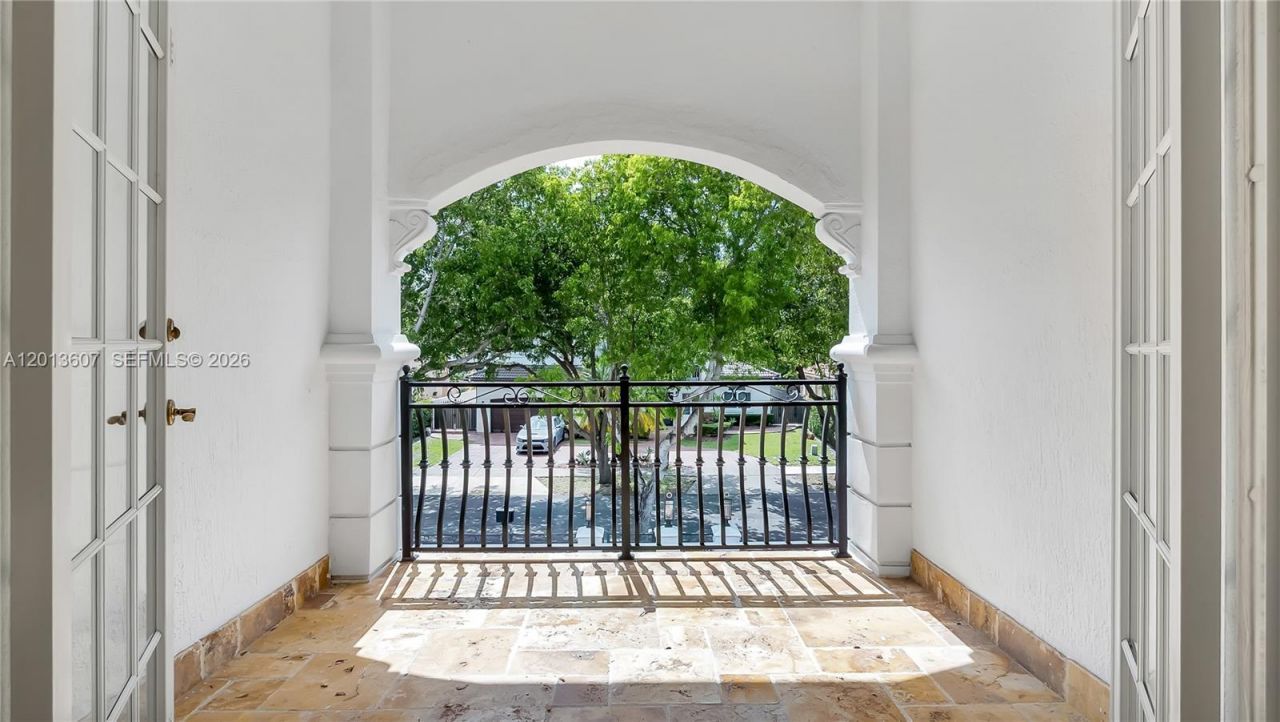 16763 NW 77th Path, Miami Lakes, FL 33016 Photo