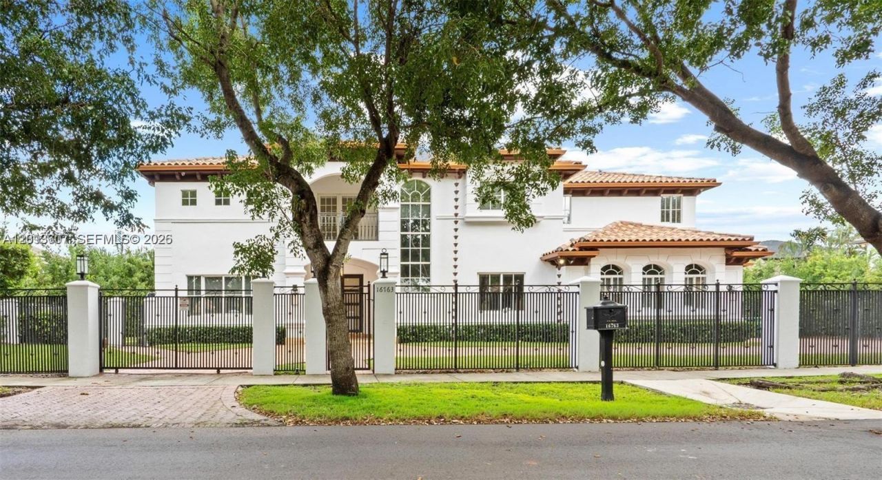 16763 NW 77th Path , Miami Lakes, FL 33016 Photo