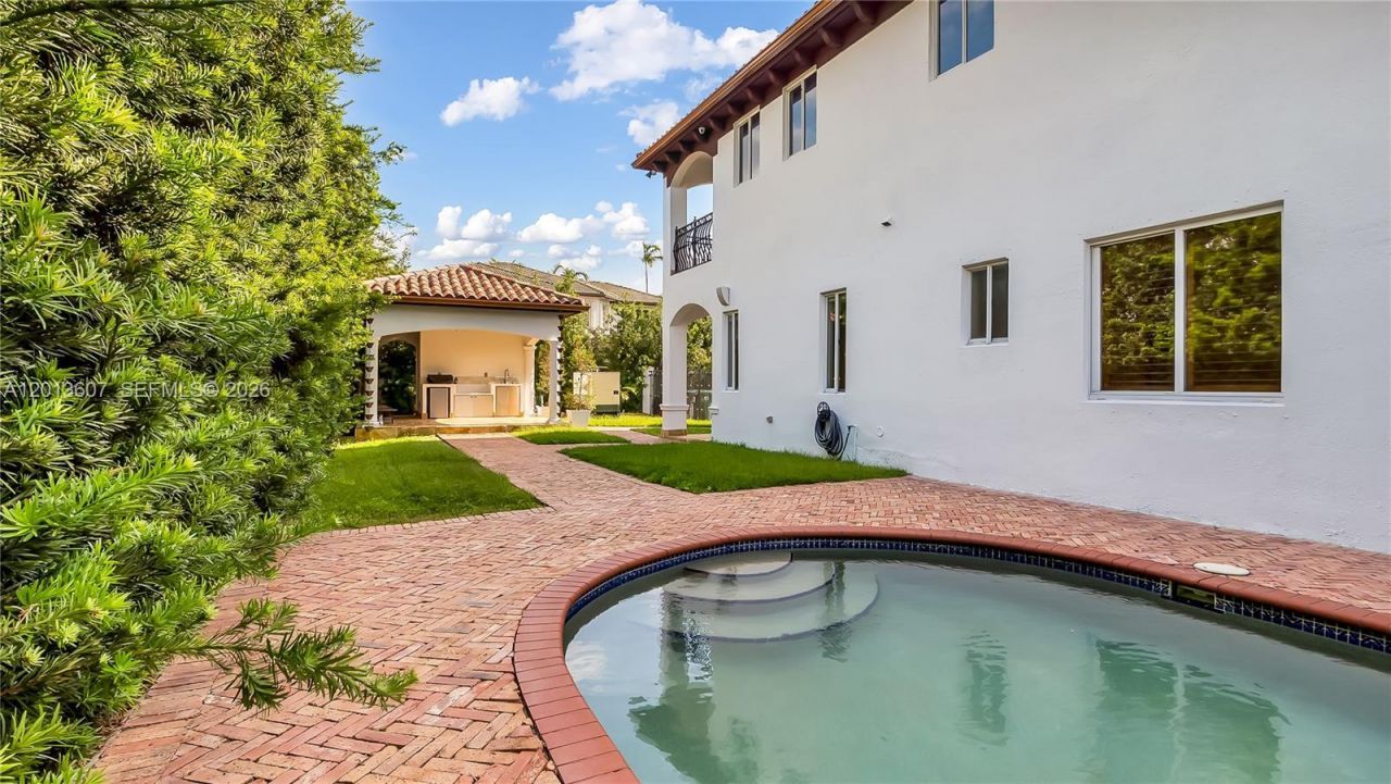 16763 NW 77th Path , Miami Lakes, FL 33016 Photo