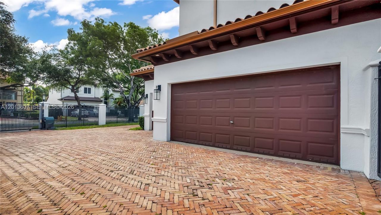 16763 NW 77th Path, Miami Lakes, FL 33016 Photo