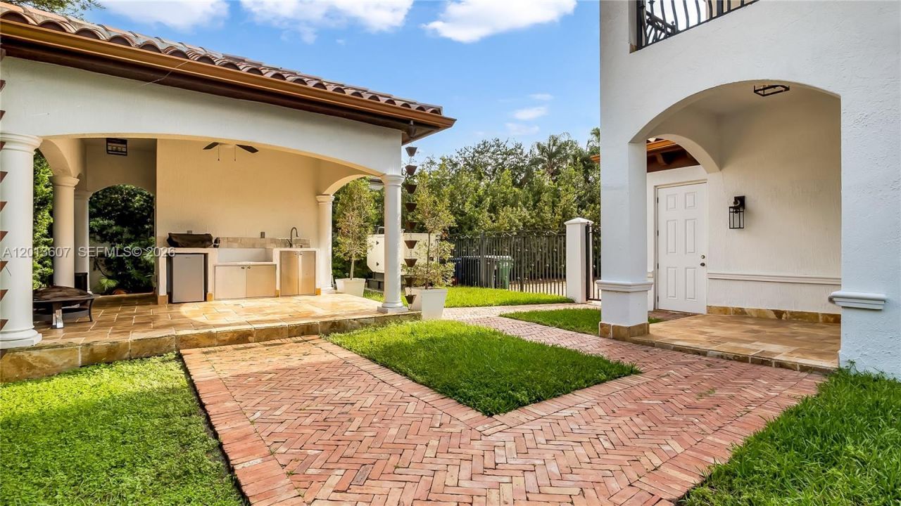 16763 NW 77th Path, Miami Lakes, FL 33016 Photo