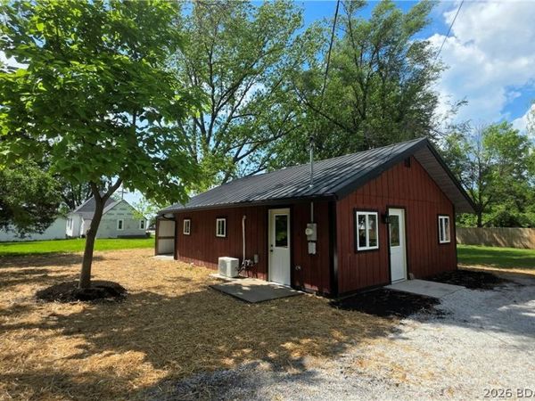 205 S Maple St, Versailles, MO 65084