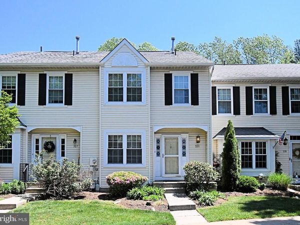 331 IVANHOE COURT , LANGHORNE, PA 19047