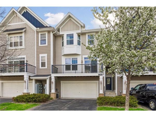 15592 Eagles Nest Way, Apple Valley, MN 55124