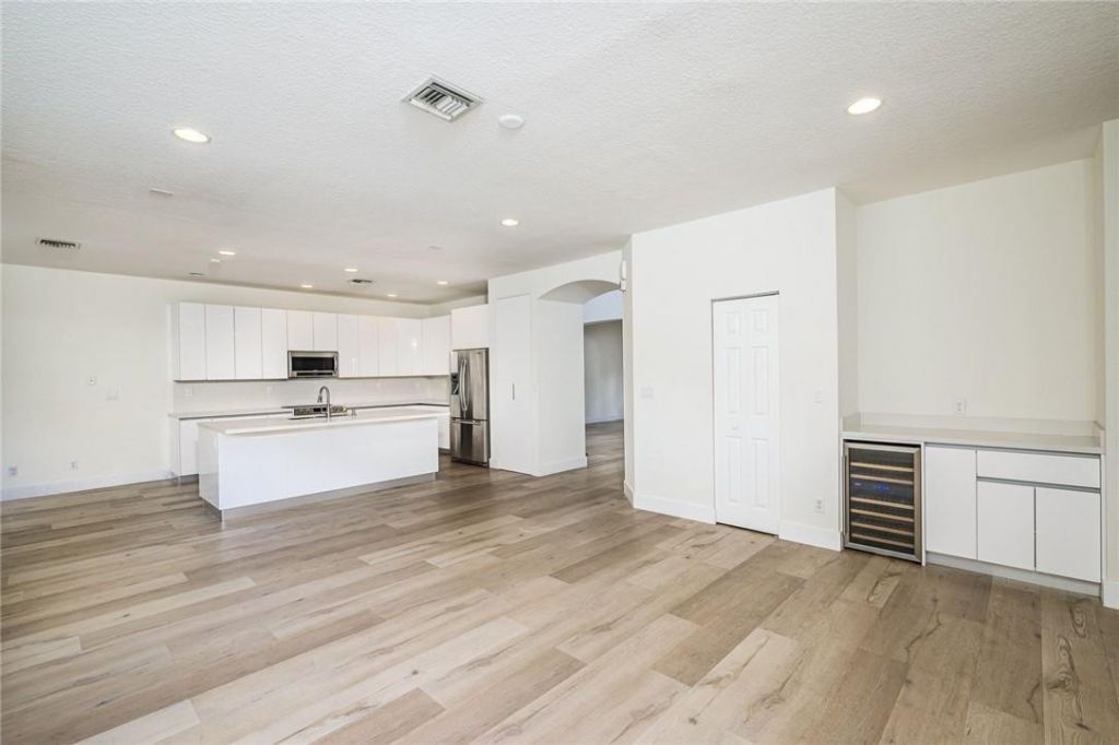 19364 S Whitewater Avenue, Weston, FL 33332 Photo