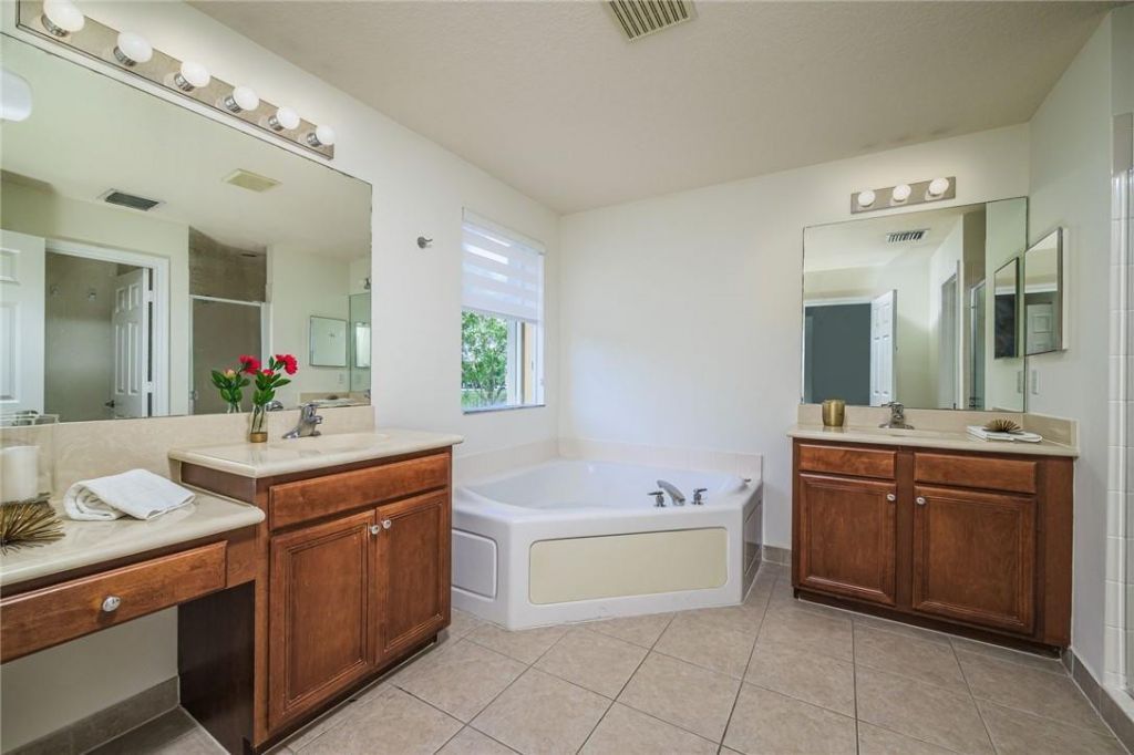 19364 S Whitewater Avenue, Weston, FL 33332 Photo
