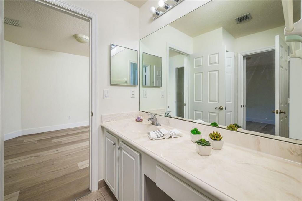 19364 S Whitewater Avenue, Weston, FL 33332 Photo