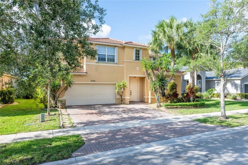 19364 S Whitewater Avenue, Weston, FL 33332 Photo