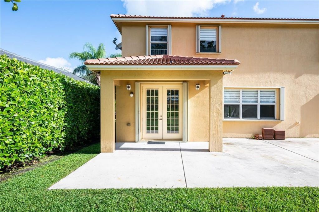 19364 S Whitewater Avenue, Weston, FL 33332 Photo