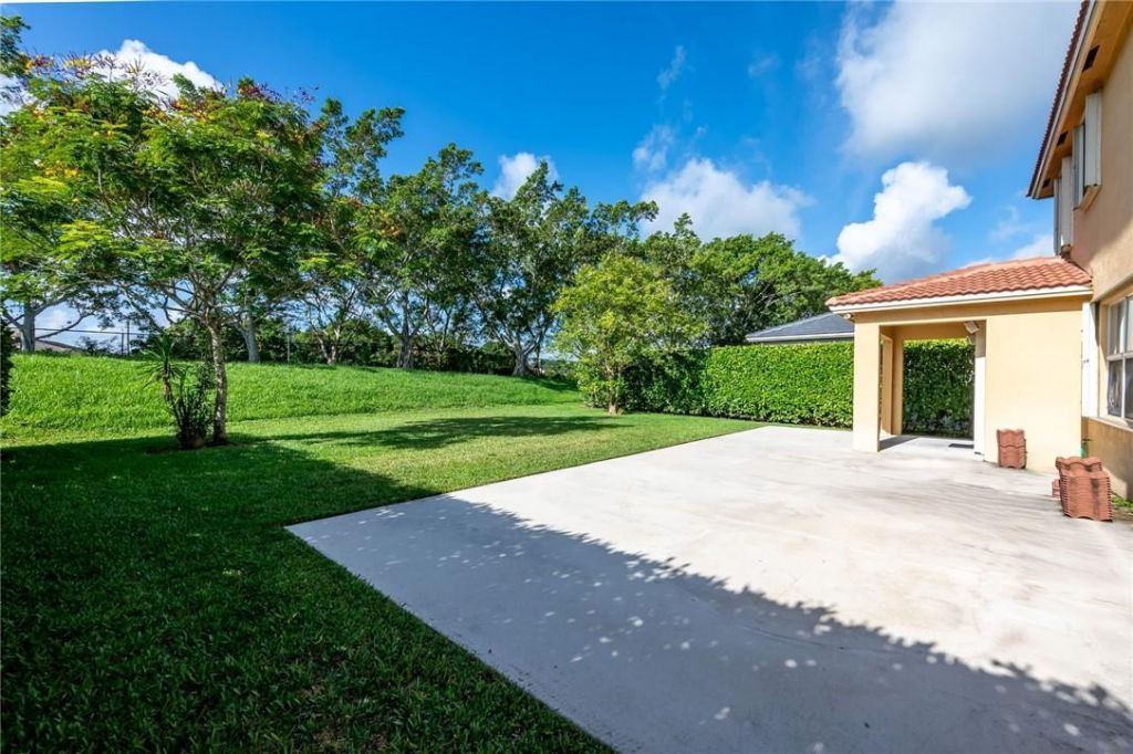 19364 S Whitewater Avenue, Weston, FL 33332 Photo