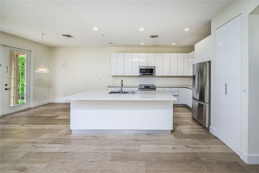 19364 S Whitewater Avenue, Weston, FL 33332 Photo