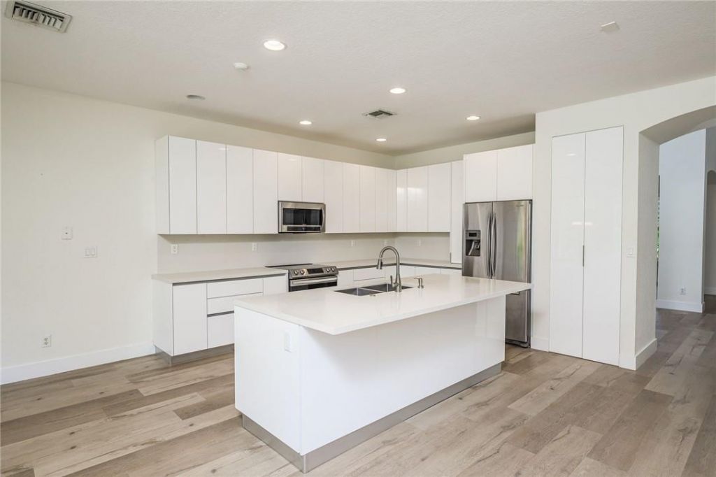 19364 S Whitewater Avenue, Weston, FL 33332 Photo