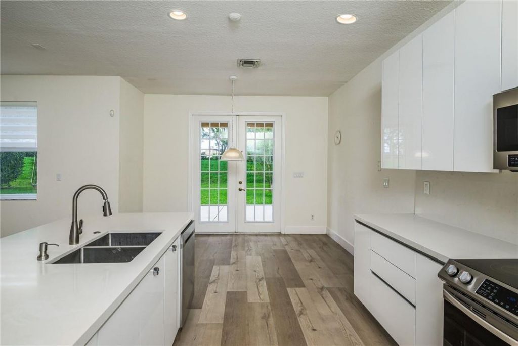 19364 S Whitewater Avenue, Weston, FL 33332 Photo