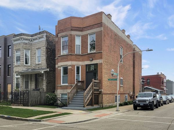 2825 W Walnut Street , Chicago, IL 60612