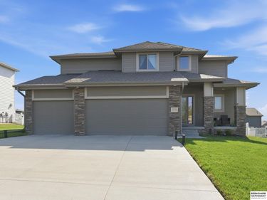 11715 S 110th Avenue , Papillion, NE 68046