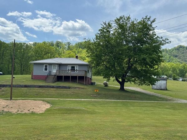 80 Berry Heights Road, FAYETTEVILLE, WV 25840